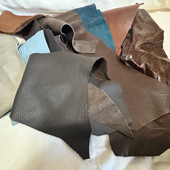 Leather remnants pieces perfect for crafting - Picture 2 of 4
